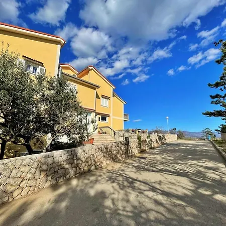 Neptun 3* Silo (Krk)