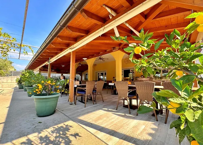 Neptun Gostinjska kuća 3*