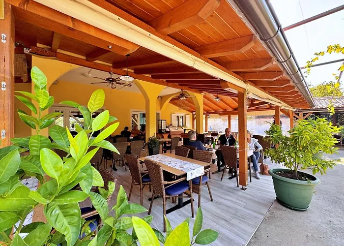 Neptun Gostinjska kuća 3*